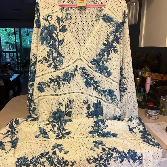 FARM RIO ARARA FLORAL EYELIT MAXI DRESS. - Picture 2 of 5